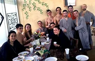 щось