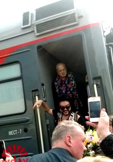 троє ростові