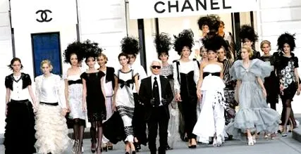 lagerfeld revoir
