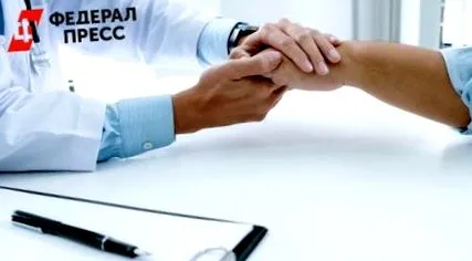 лікарі