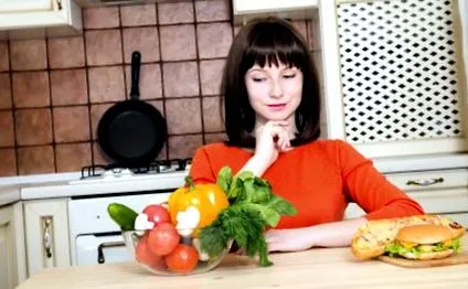 може