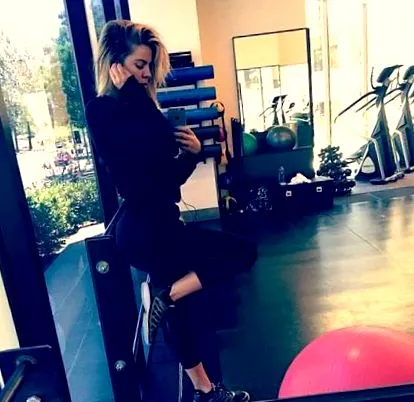 este