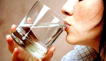 вода