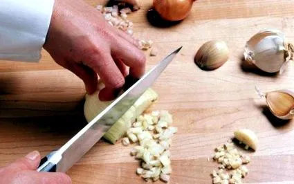 Лукът чесънът