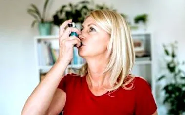 астма