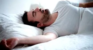 които