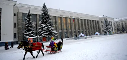 távol