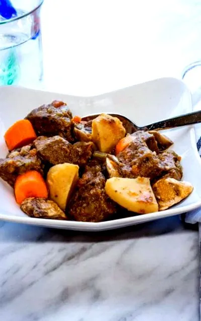 câștigă