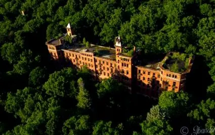 сградна изоставена