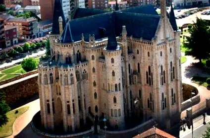 palotája