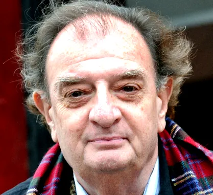 nőjének