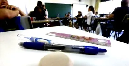 преподава