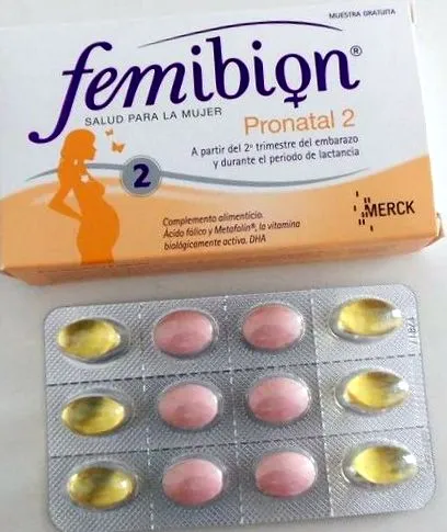 акушерката