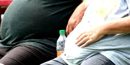 befolyásolja