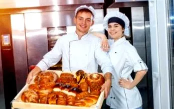 защо