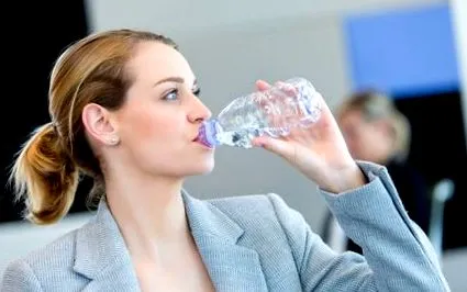 вода
