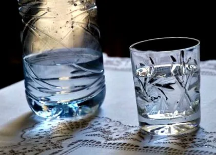 вода