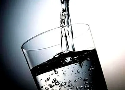 вода