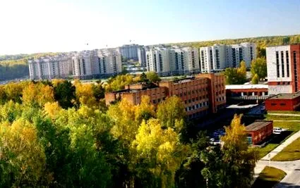едно