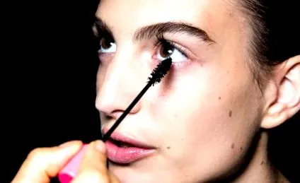 mascara