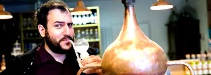 beszél