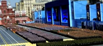 показує