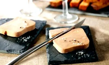 насилствено foie