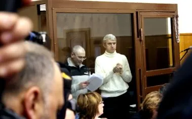 захищав захищав