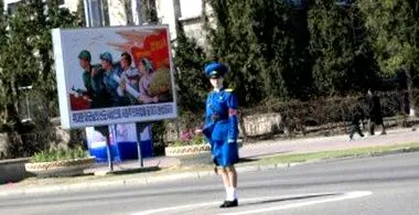ДИВІТЬСЯ ПЙОНЯН