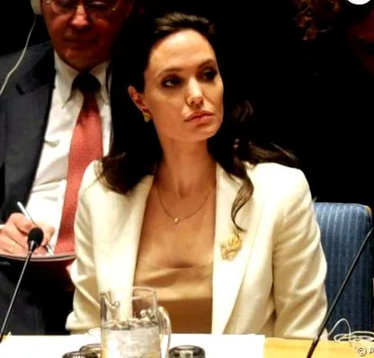 angelina gyönyörű