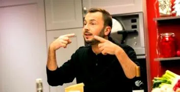 által megjegyzett
