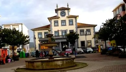 város