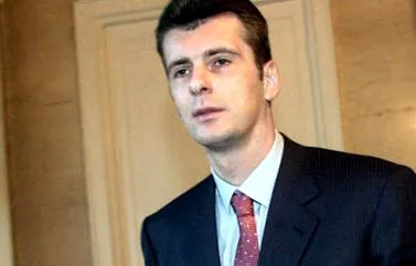 ecouri intră