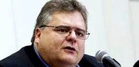 încredințează