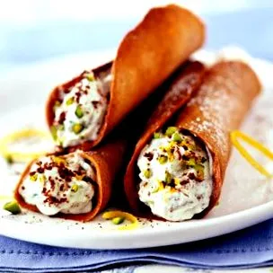 cannolis