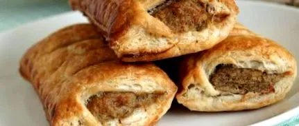 într-o câte