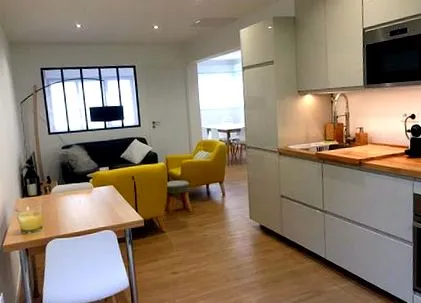 între