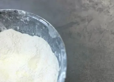 față
