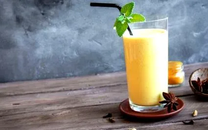 Mango lassi