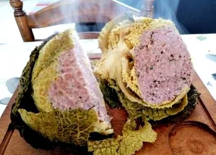 într-o umplută