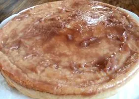 három