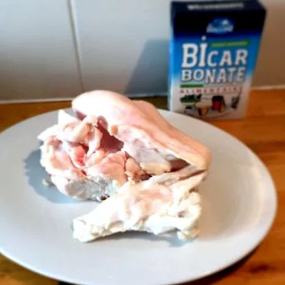 сует верхню частину