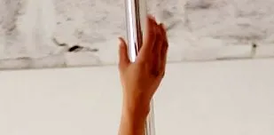 este