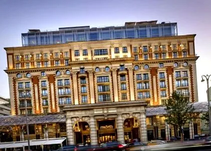 Ritz-Carlton розташований