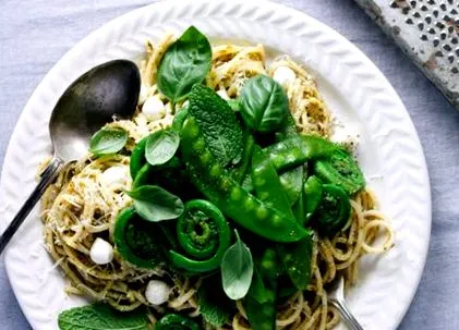 hegedűfejekkel spagetti