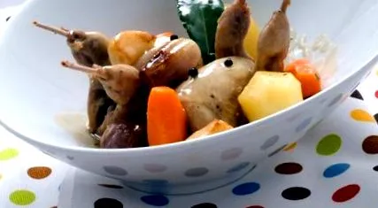 малко
