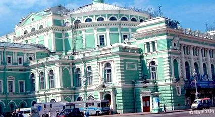 dansează