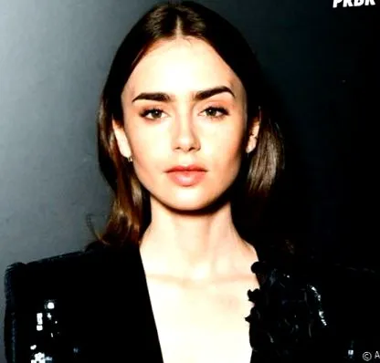 elmélkedik collins