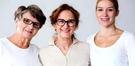 életkorának fiatalító