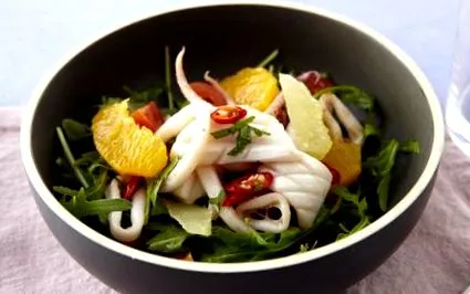 calamari salată